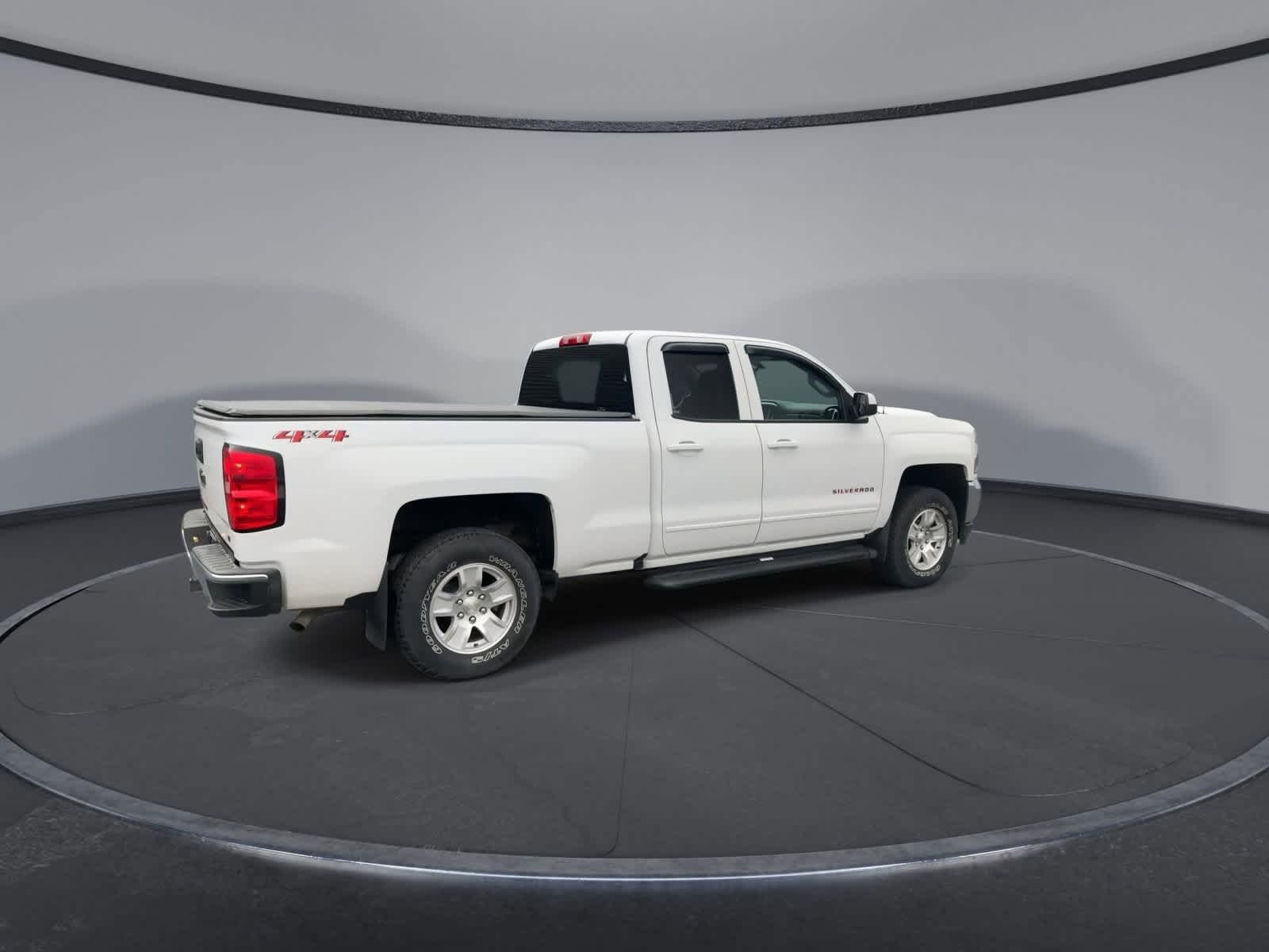 Thumbnail: 2018 Chevrolet Silverado 1500 - 8