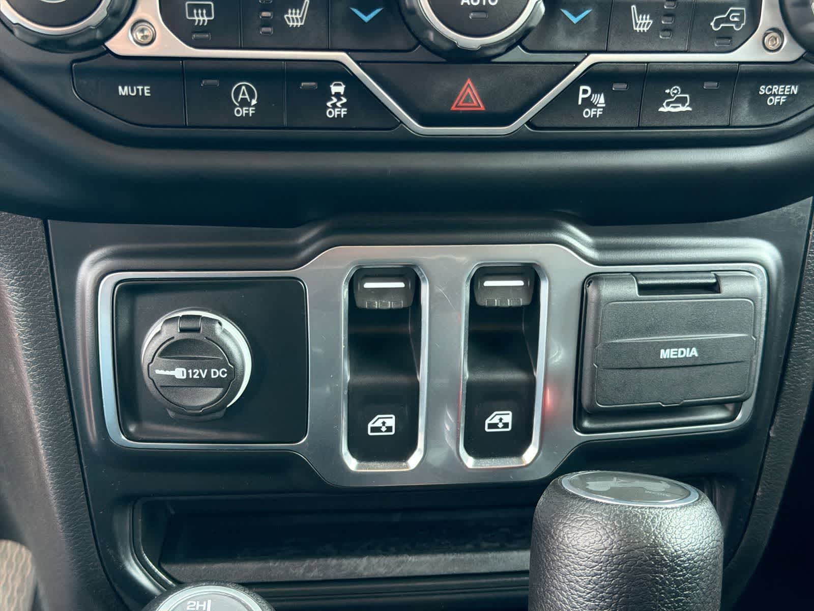 Thumbnail: 2022 Jeep Wrangler - 31