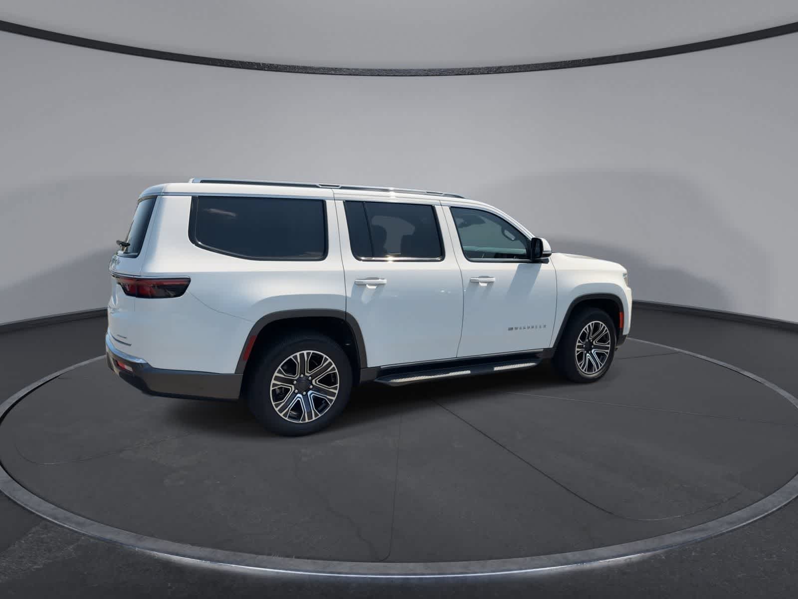 Thumbnail: 2022 Jeep Wagoneer - 7