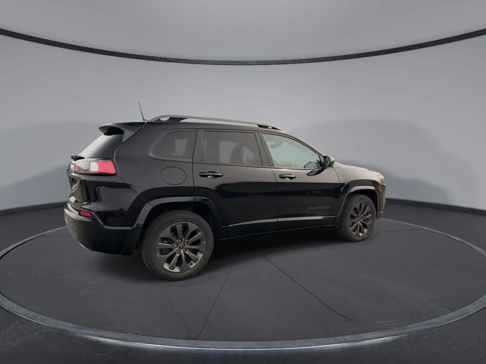 Thumbnail: 2019 Jeep Cherokee - 8