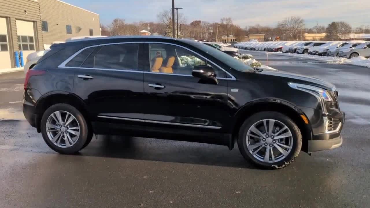 Thumbnail: 2025 Cadillac XT5 - 9