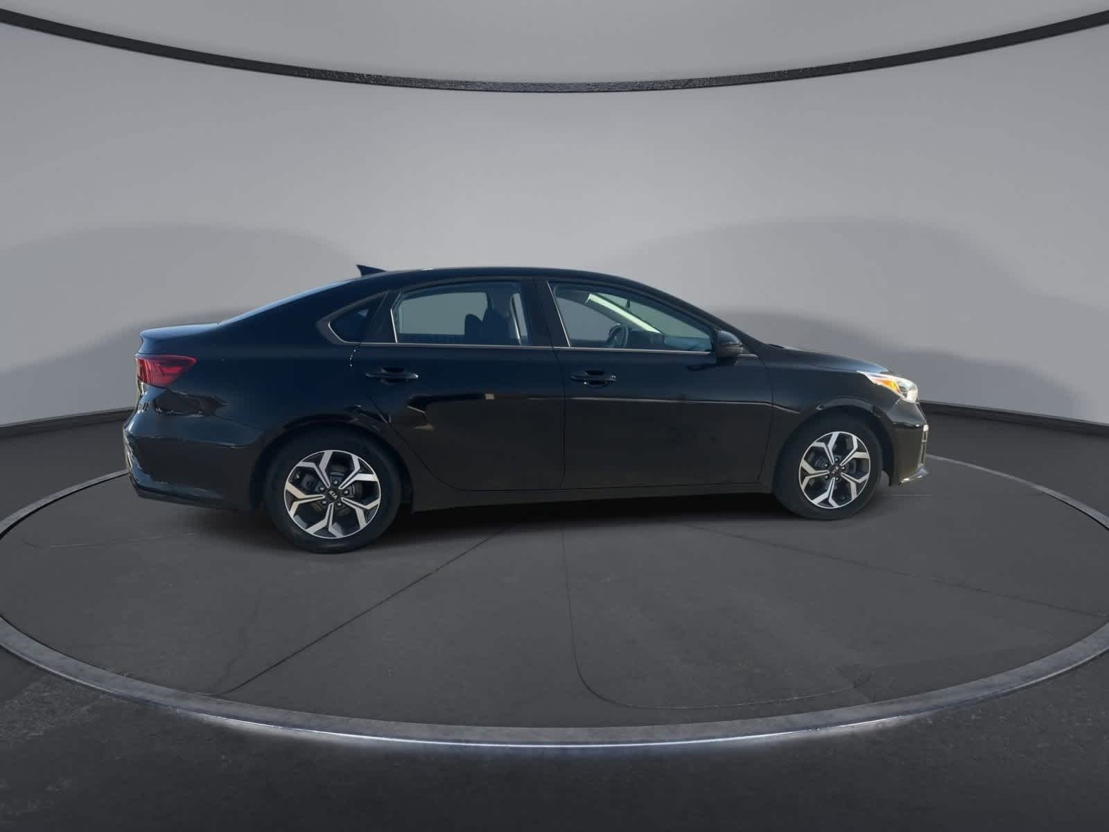 Thumbnail: 2021 Kia Forte - 9