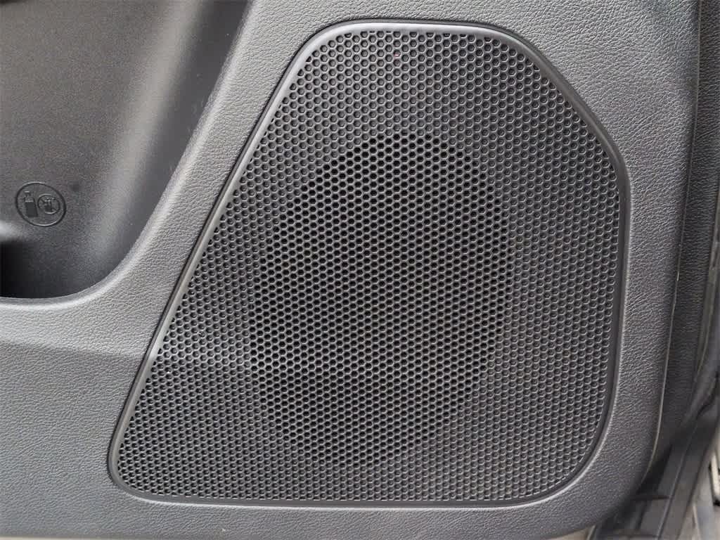 Thumbnail: 2019 Jeep Cherokee - 30