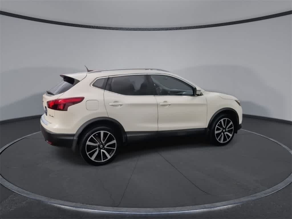 Thumbnail: 2017 Nissan Rogue Sport - 8