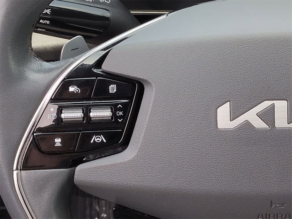 Thumbnail: 2023 Kia Niro - 24