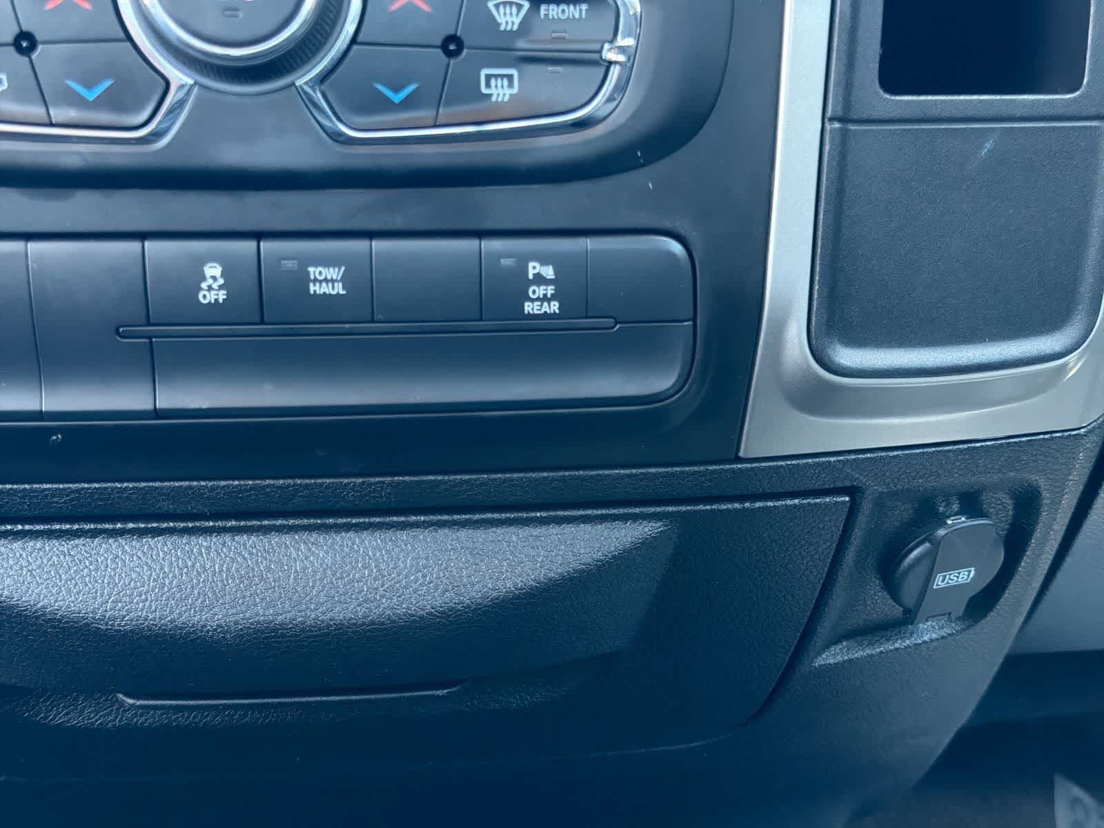 Thumbnail: 2019 RAM 1500 Classic - 33