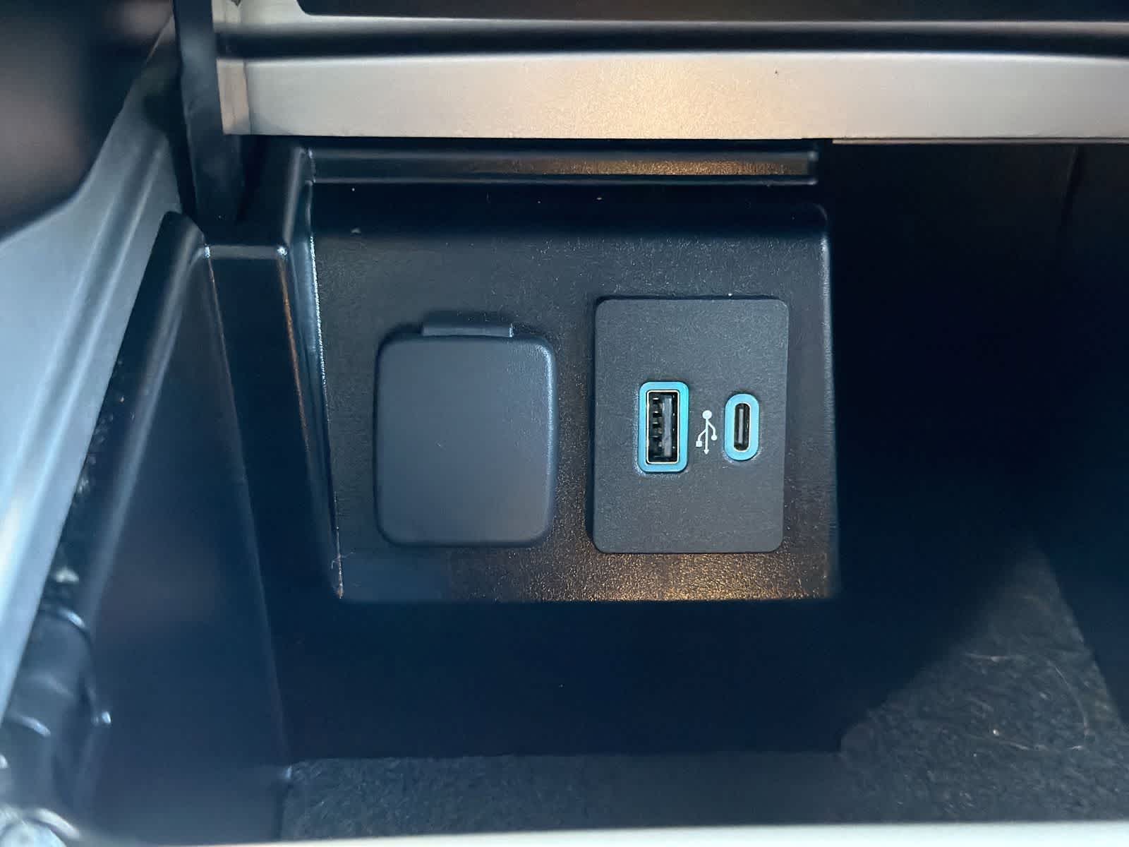 Thumbnail: 2023 Ford Explorer - 31