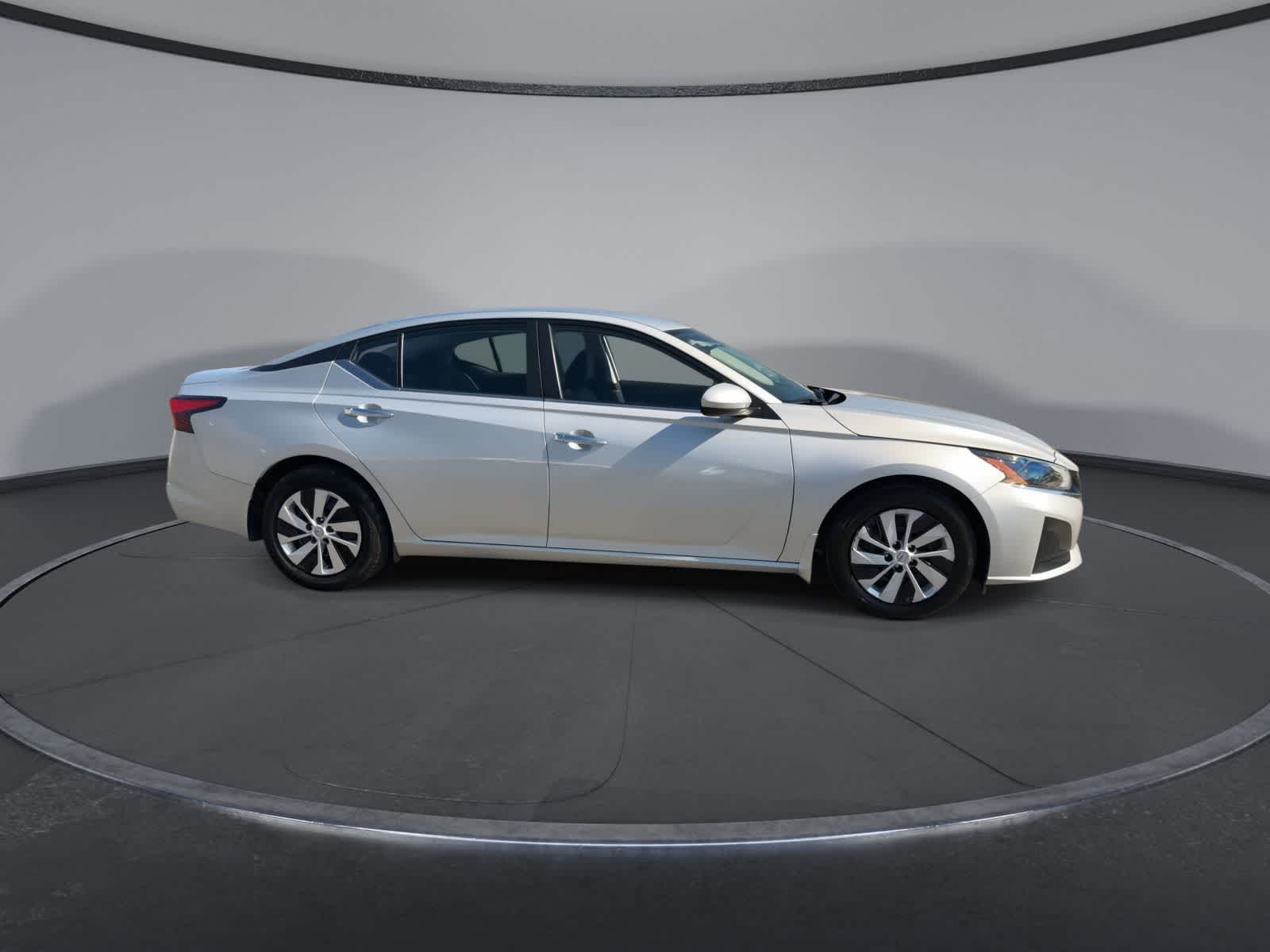Thumbnail: 2023 Nissan Altima - 9