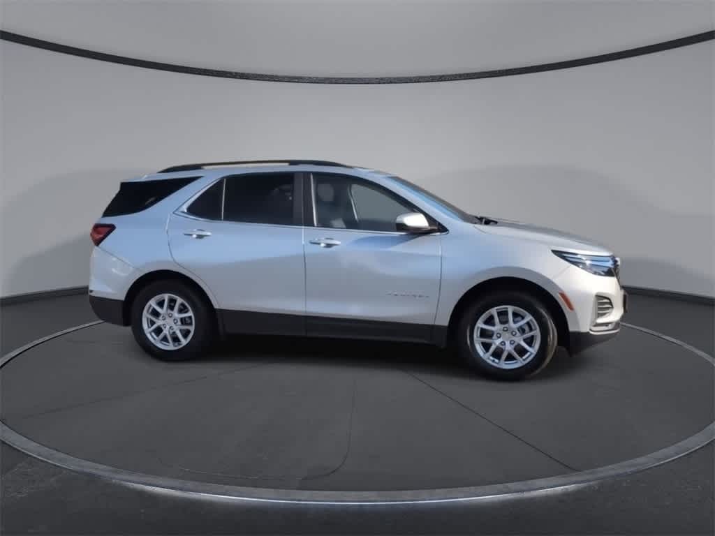 Thumbnail: 2022 Chevrolet Equinox - 9