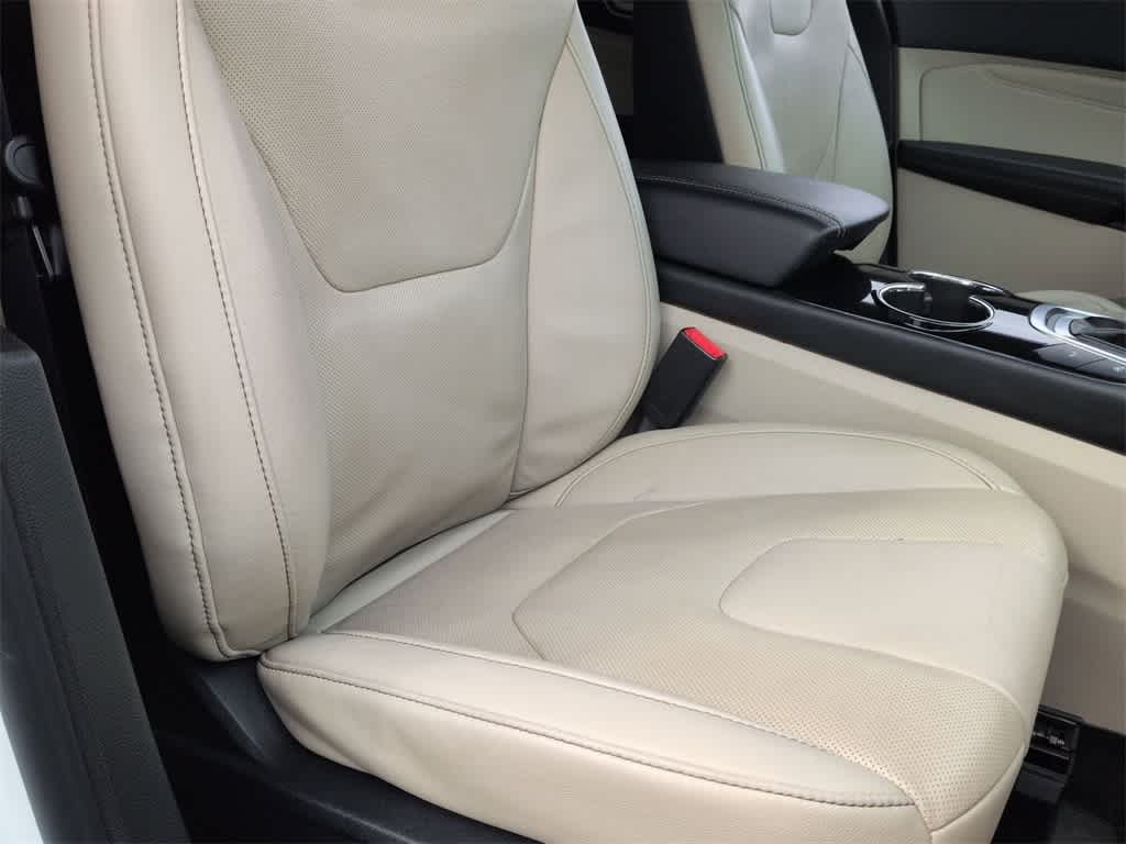 Thumbnail: 2016 Ford Edge - 24