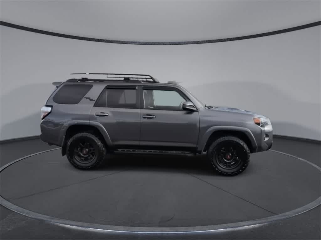 Thumbnail: 2017 Toyota 4Runner - 9