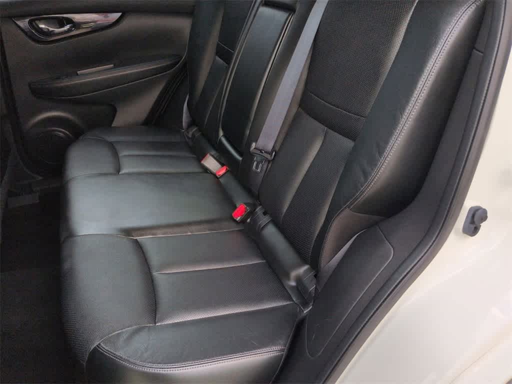 Thumbnail: 2017 Nissan Rogue Sport - 20