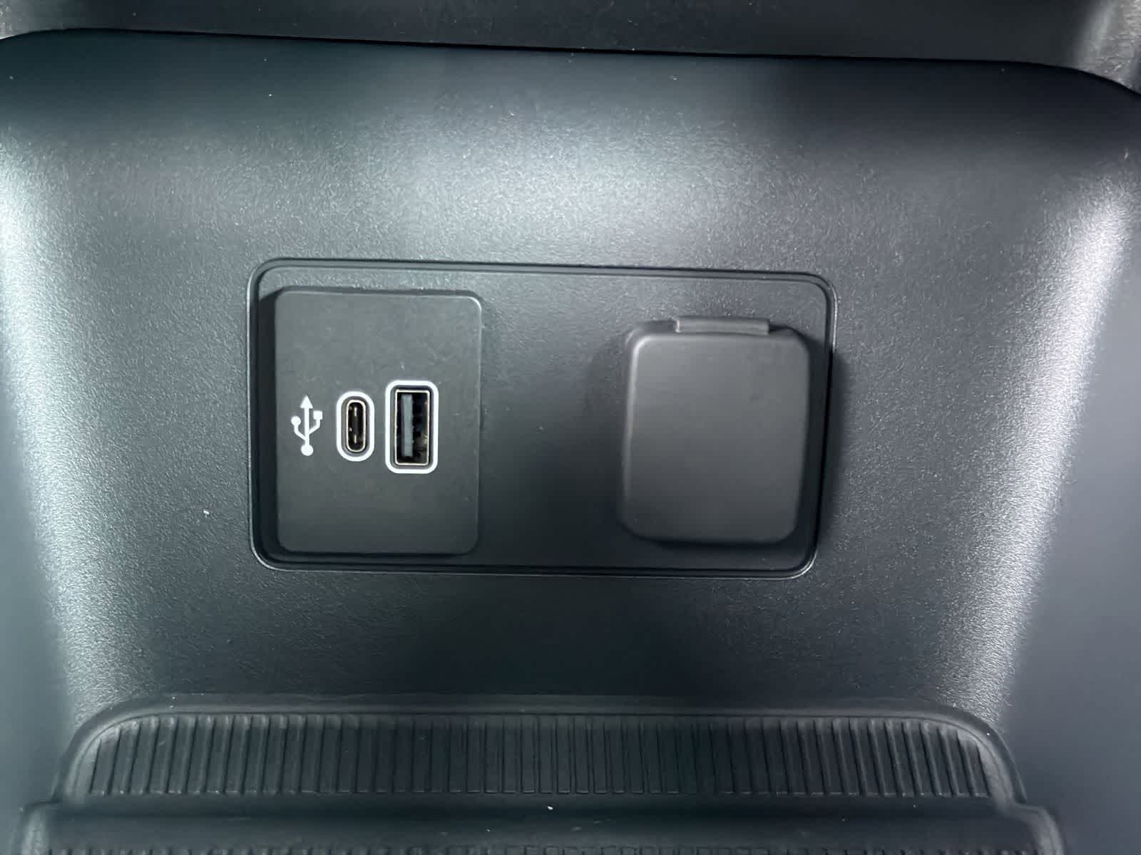 Thumbnail: 2026 Ford Explorer - 32