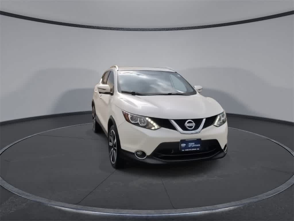 Thumbnail: 2017 Nissan Rogue Sport - 2