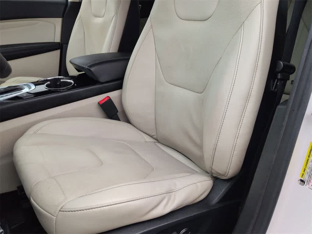 Thumbnail: 2016 Ford Edge - 17