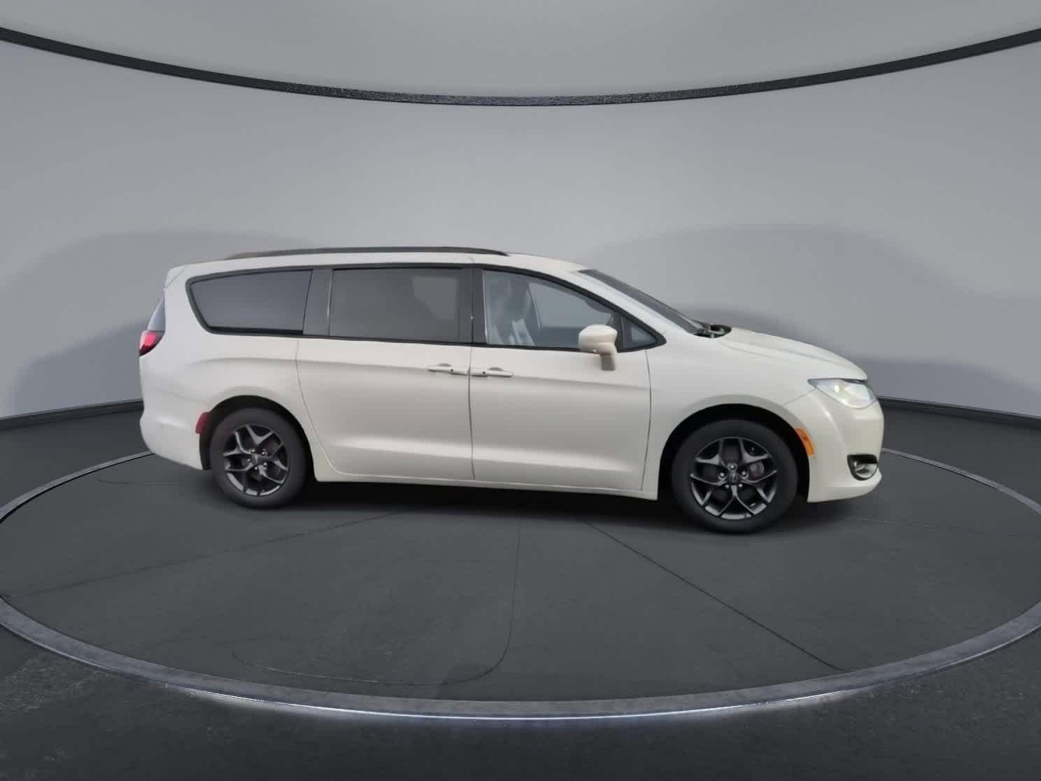 Thumbnail: 2020 Chrysler Pacifica - 9