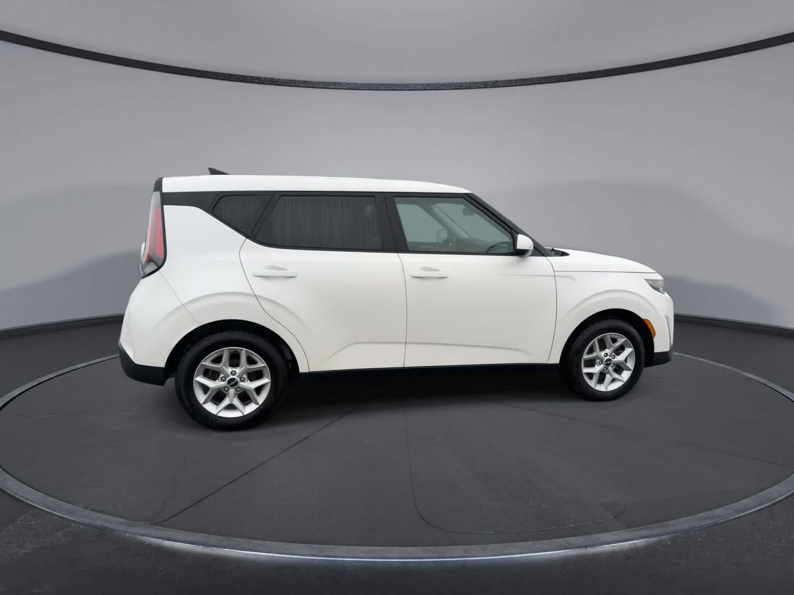 Thumbnail: 2023 Kia Soul - 9