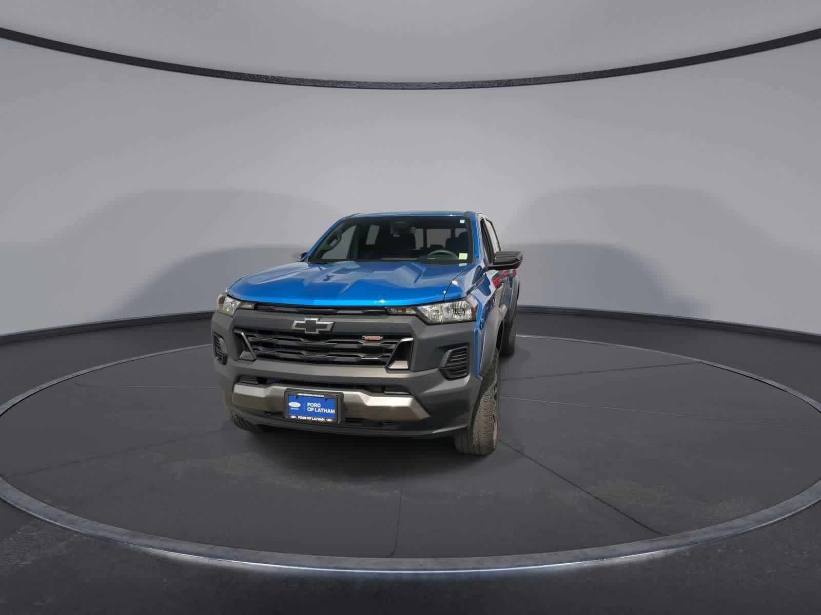 Thumbnail: 2023 Chevrolet Colorado - 3