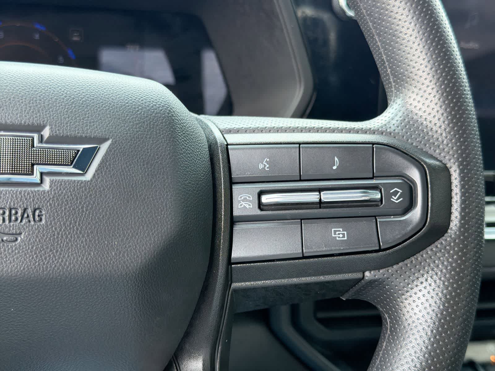 Thumbnail: 2023 Chevrolet Colorado - 25