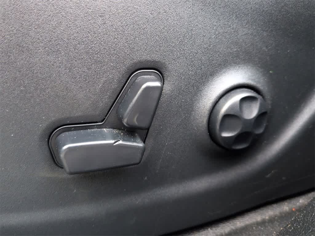 Thumbnail: 2019 Jeep Cherokee - 18