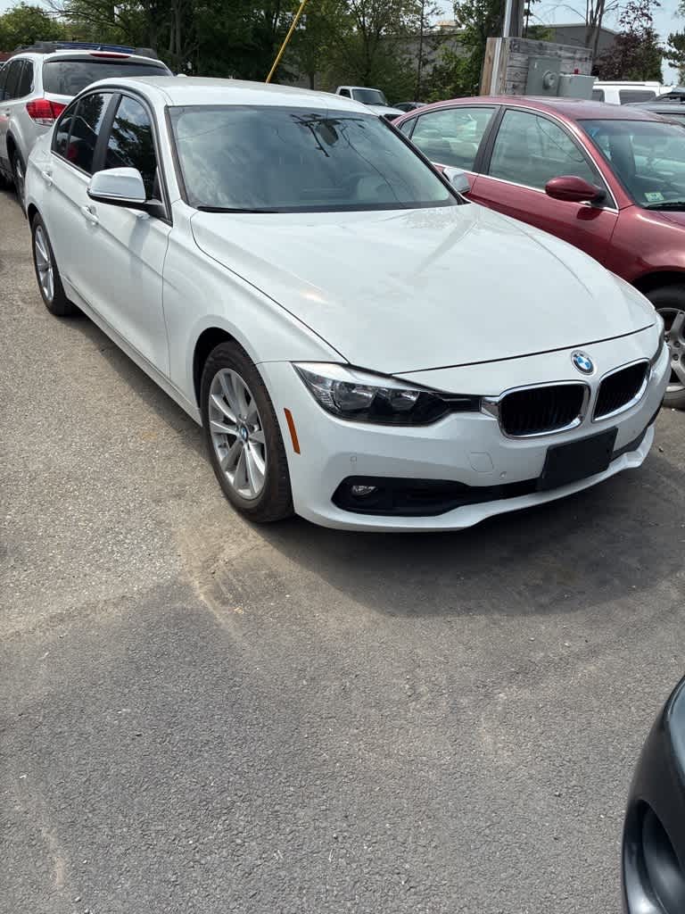 2017 BMW 3 Series 320i Hero Image