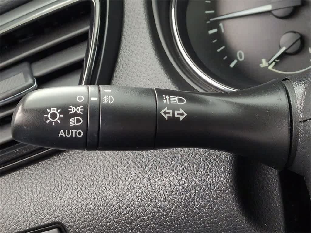 Thumbnail: 2017 Nissan Rogue Sport - 27