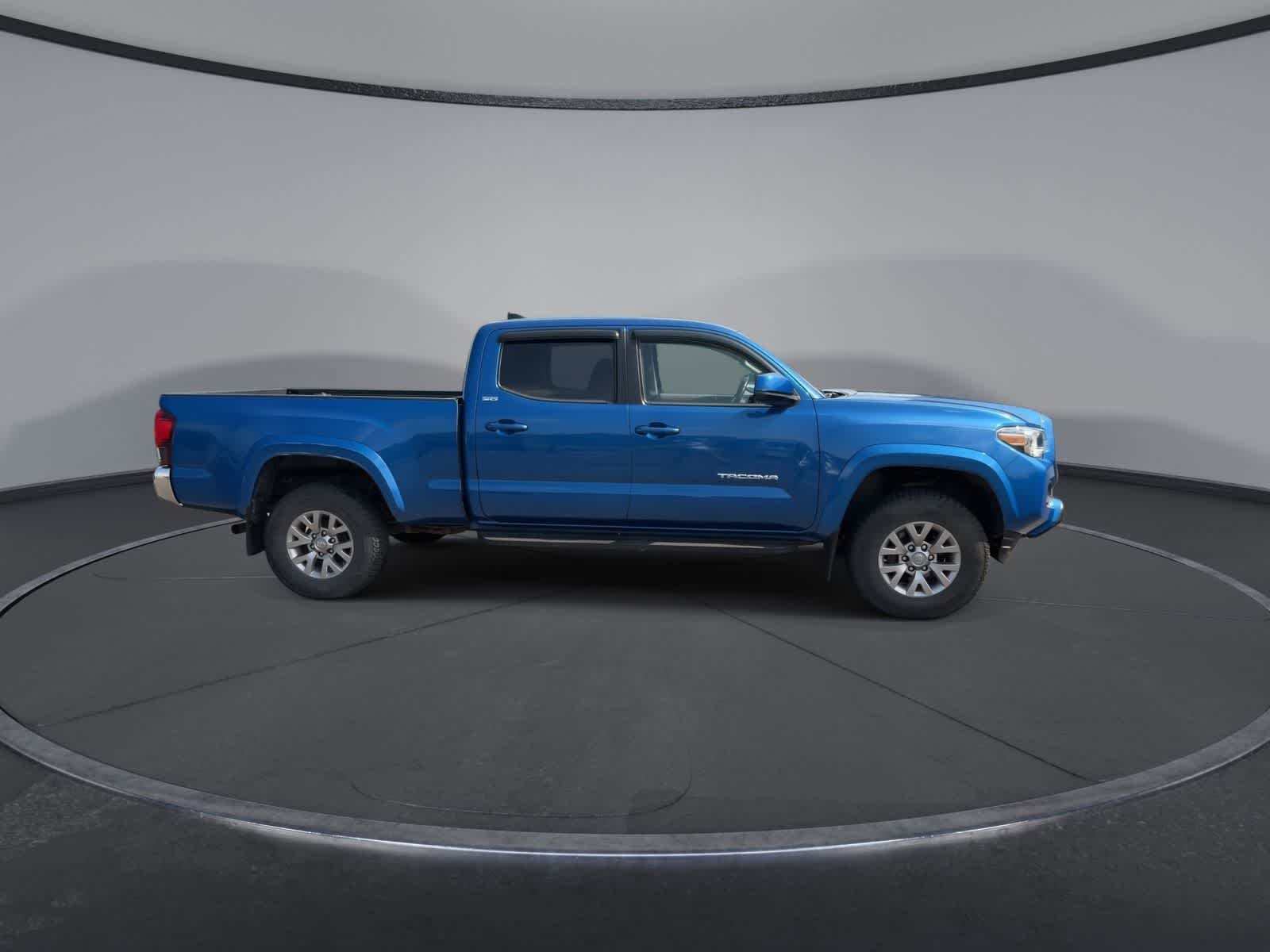 Thumbnail: 2018 Toyota Tacoma - 9