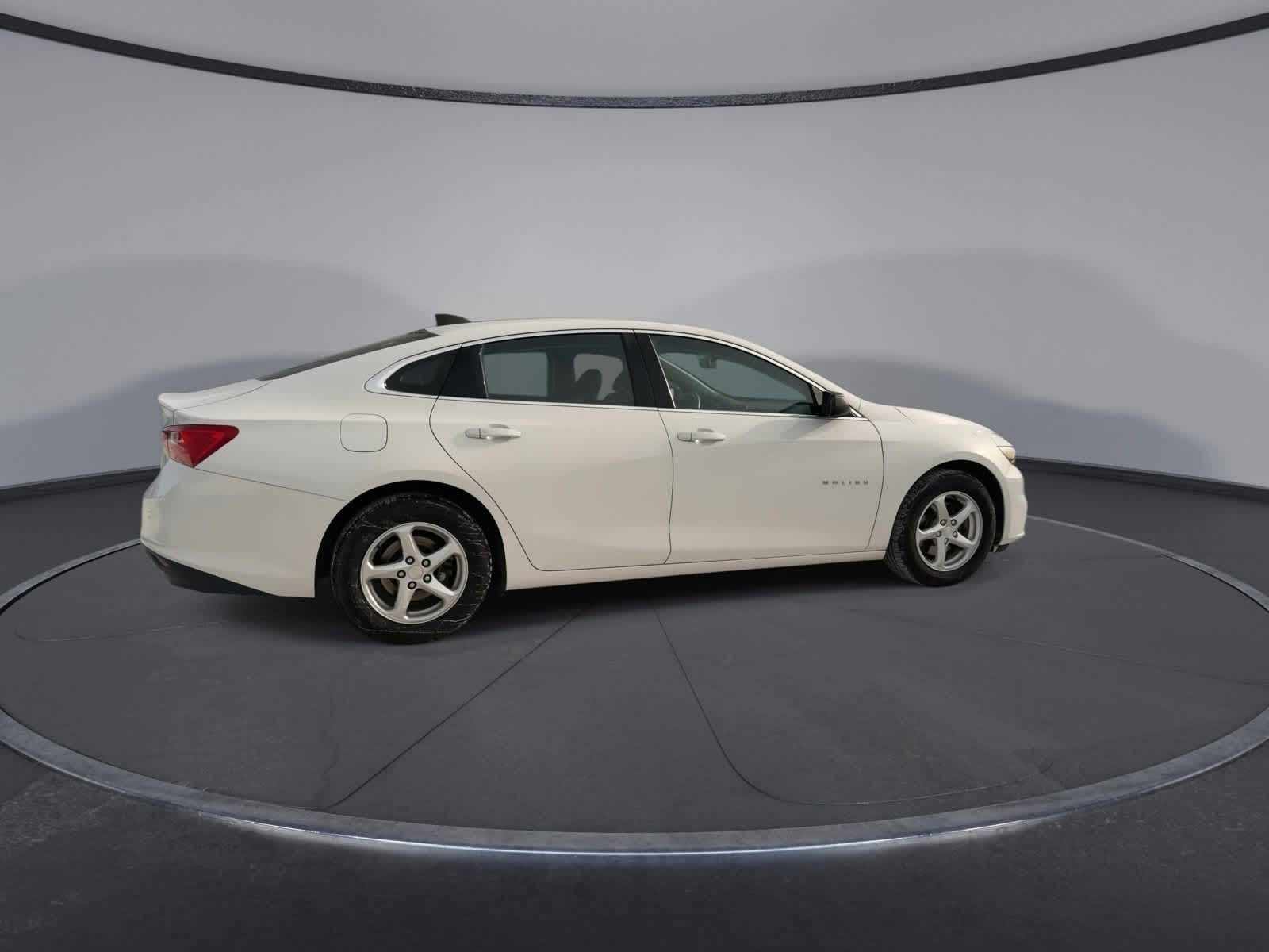 Thumbnail: 2017 Chevrolet Malibu - 9