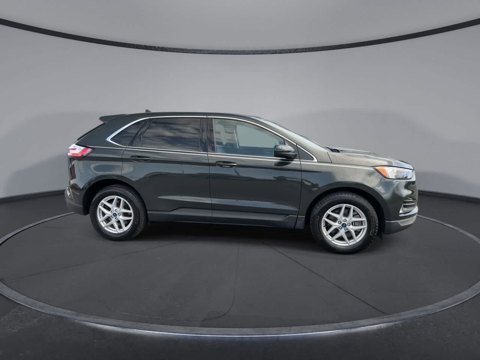 Thumbnail: 2022 Ford Edge - 9