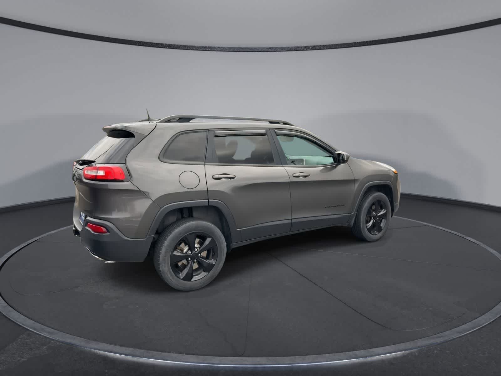 Thumbnail: 2016 Jeep Cherokee - 8