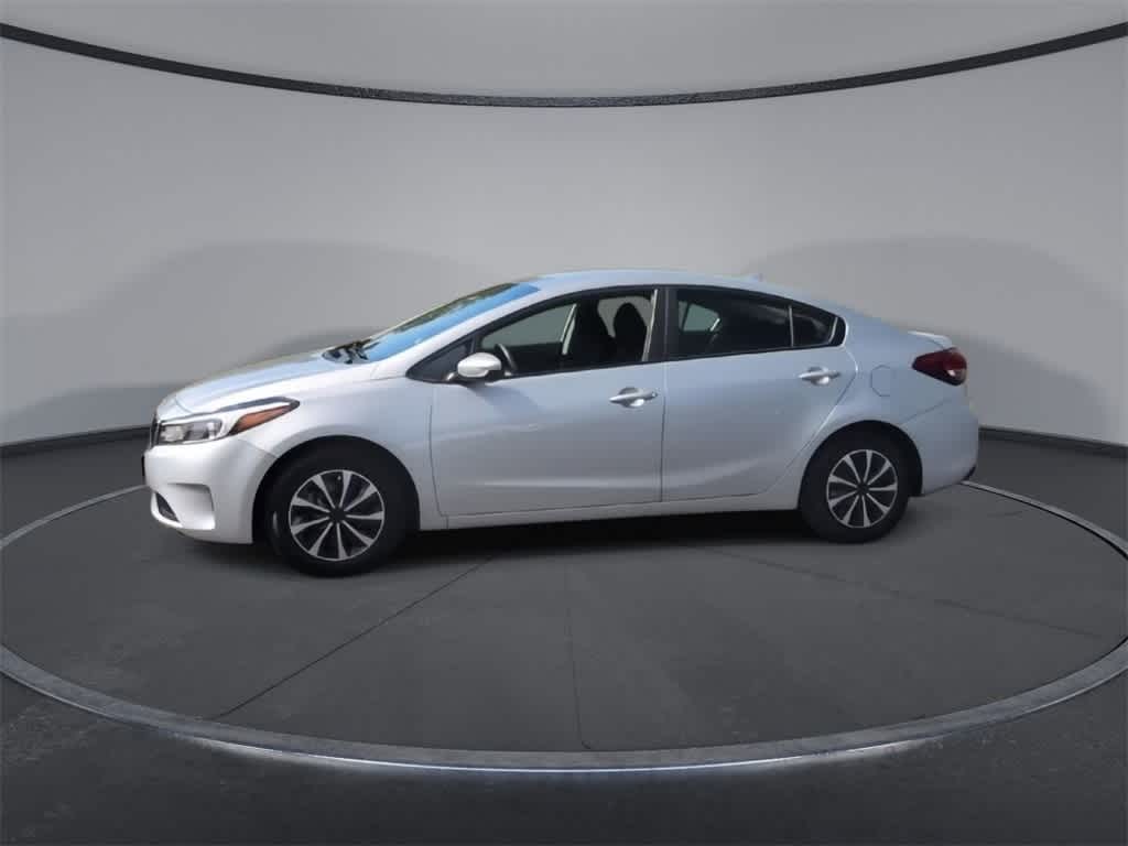 Thumbnail: 2017 Kia Forte - 4