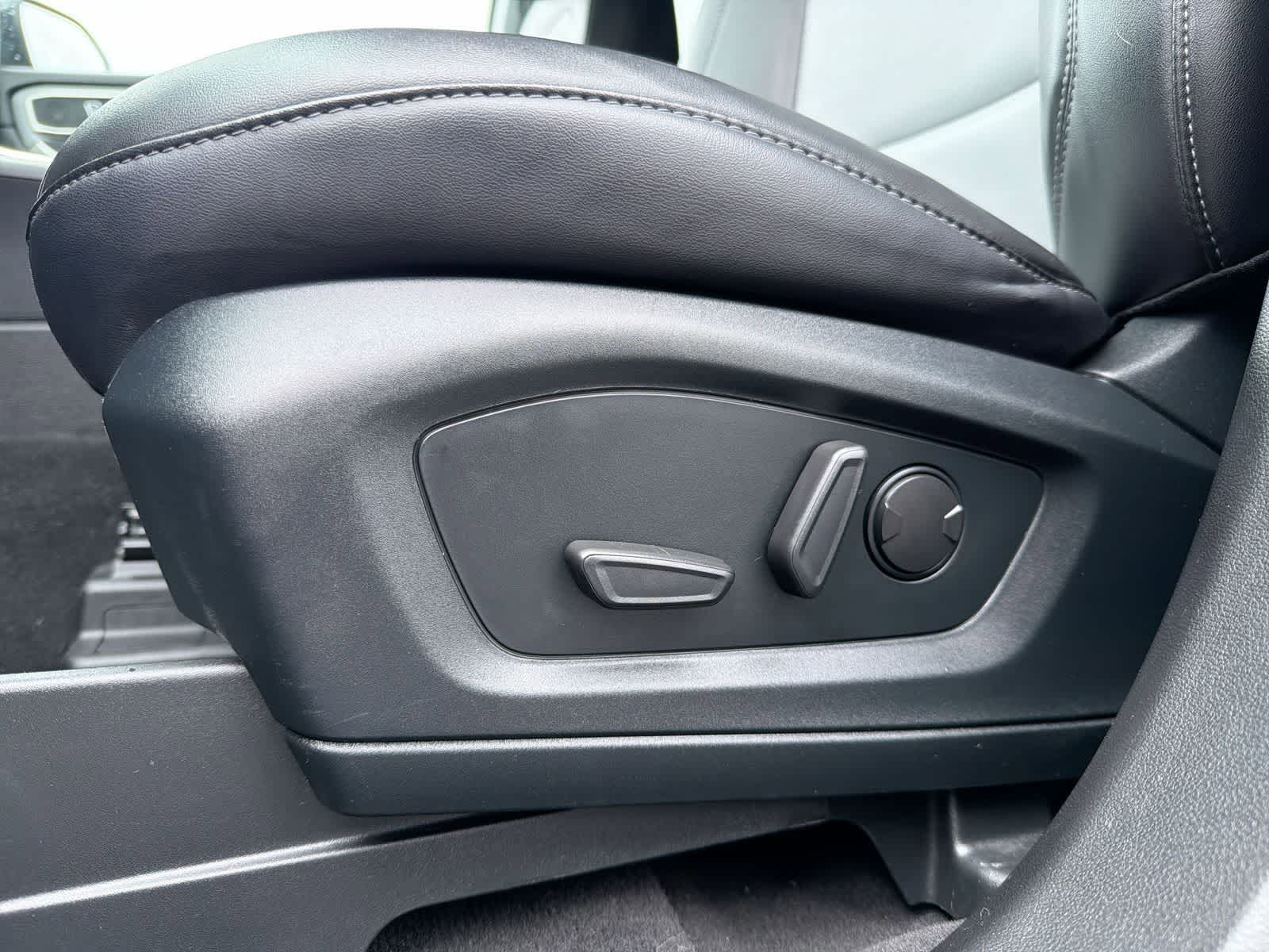 Thumbnail: 2022 Ford Explorer - 18