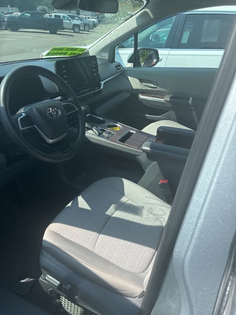 Thumbnail: 2021 Toyota Sienna - 5