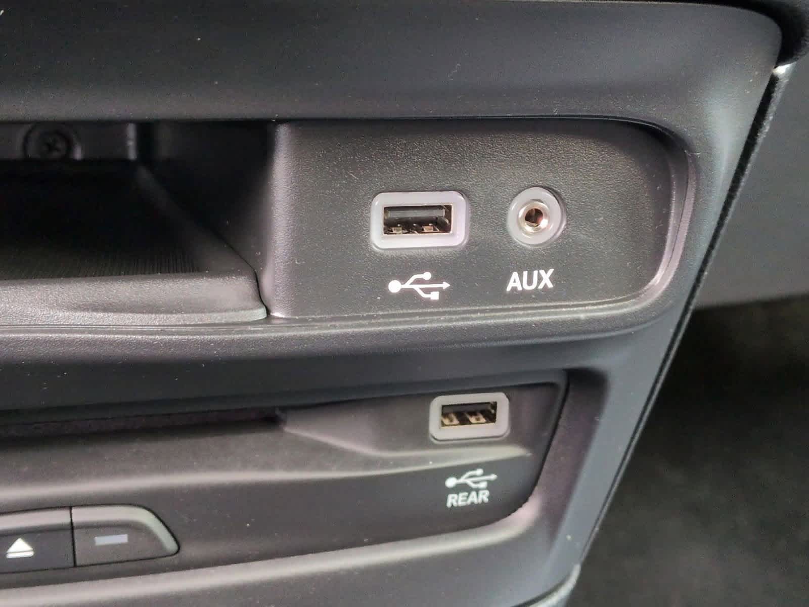 Thumbnail: 2020 Chrysler Pacifica - 32