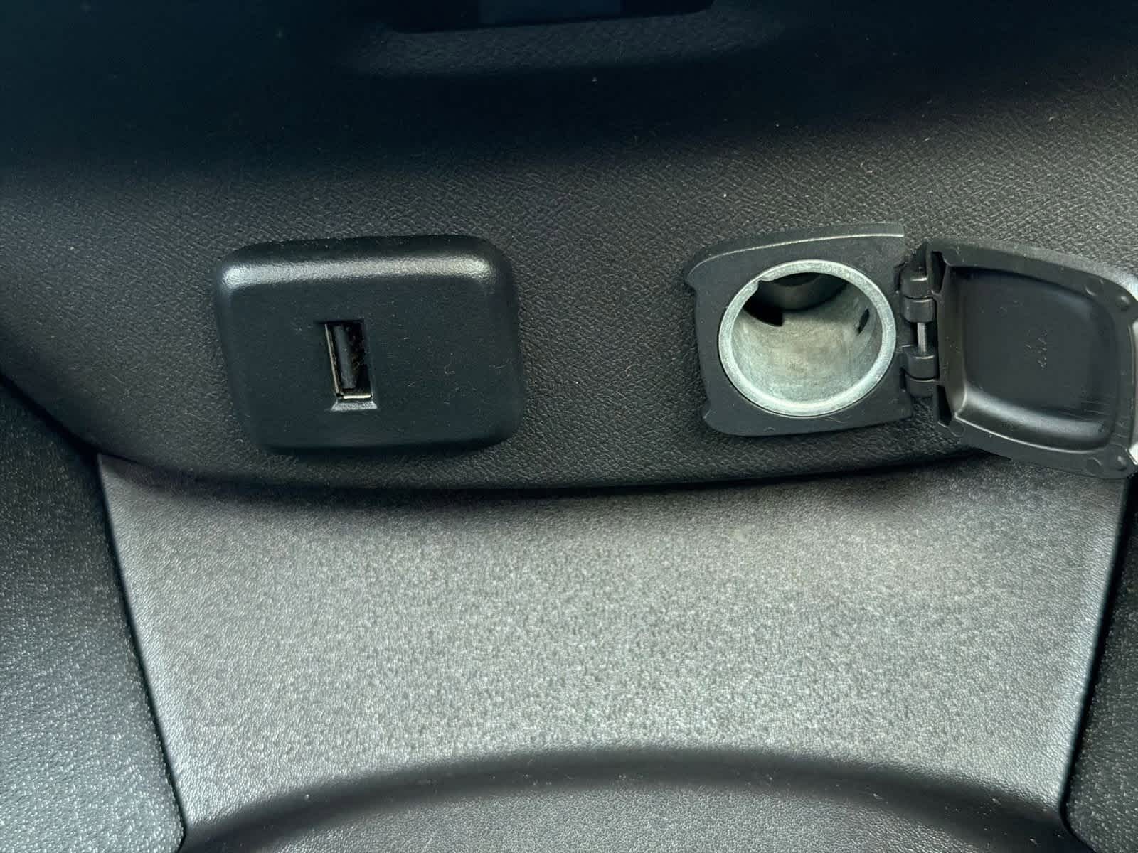 Thumbnail: 2017 Chevrolet Malibu - 31