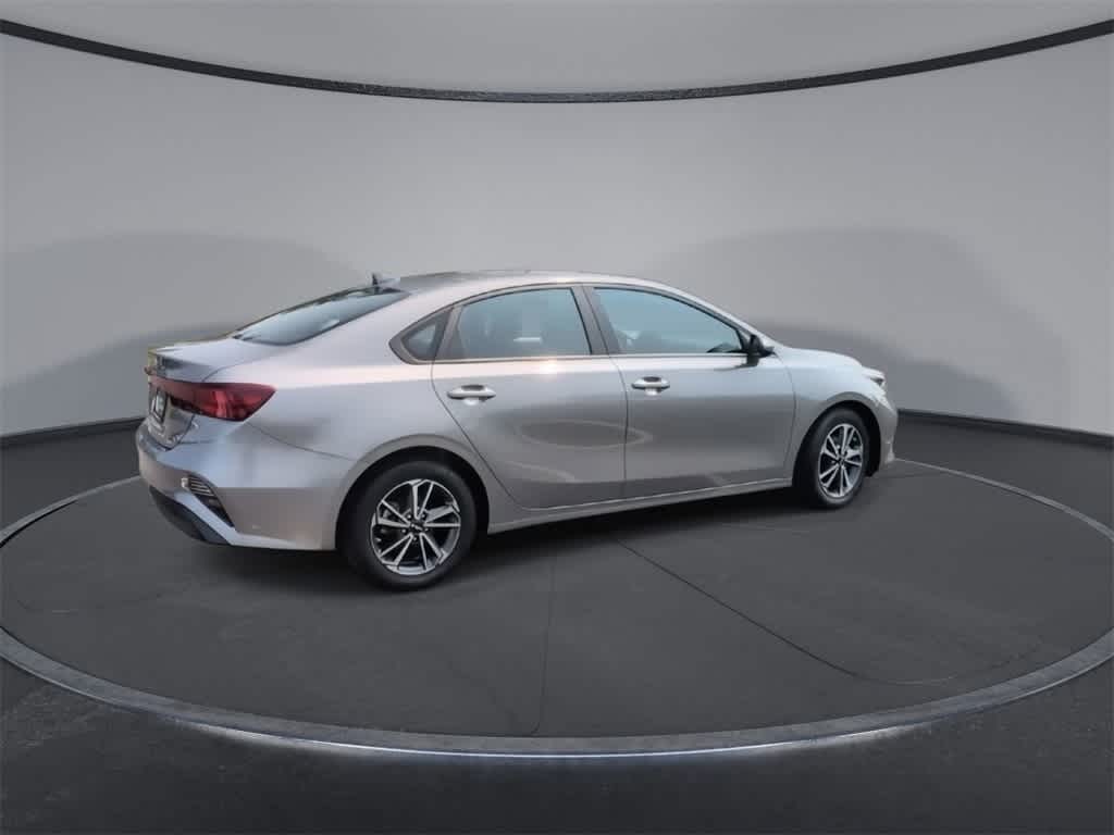 Thumbnail: 2022 Kia Forte - 8