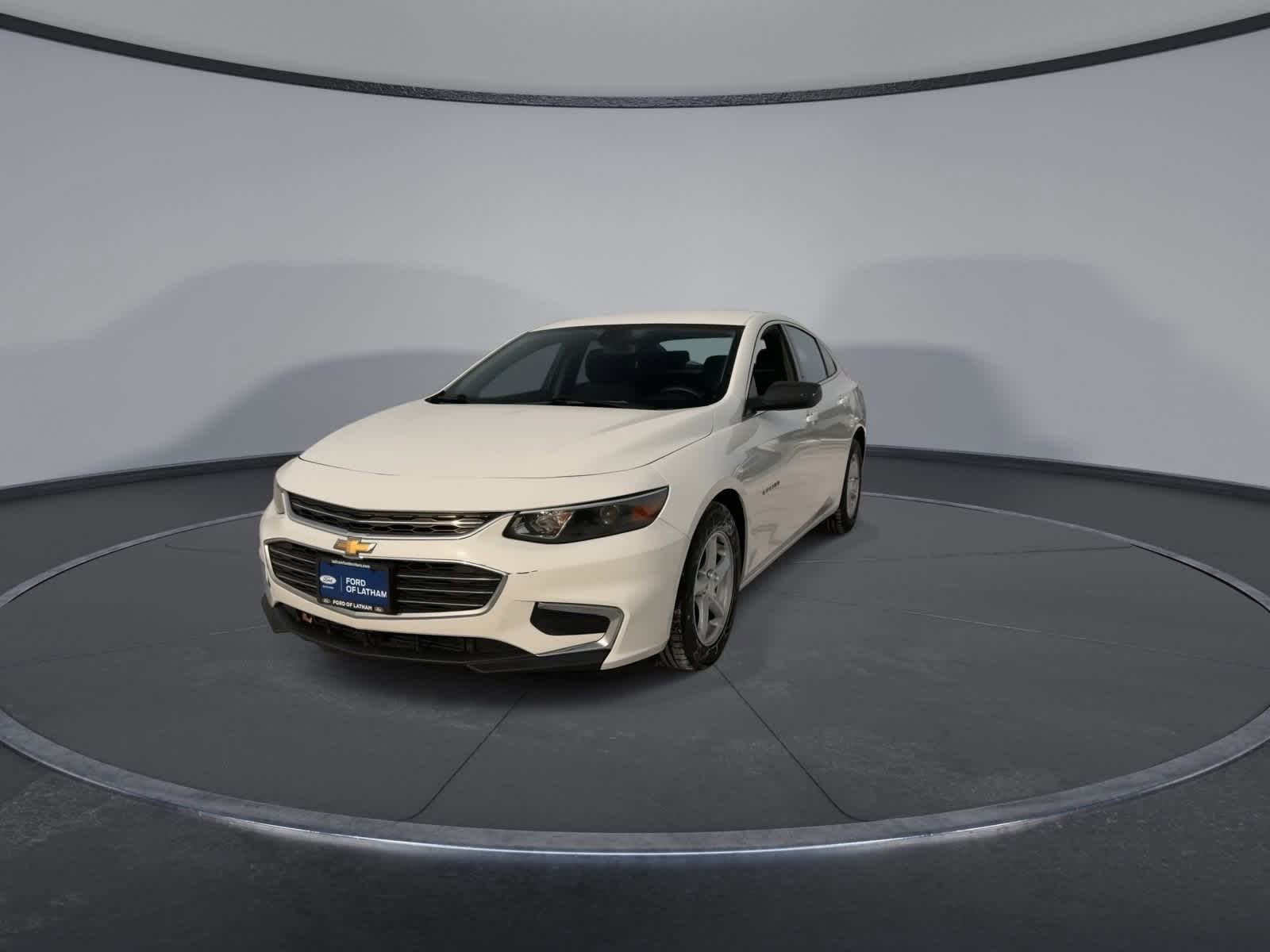 Thumbnail: 2017 Chevrolet Malibu - 4