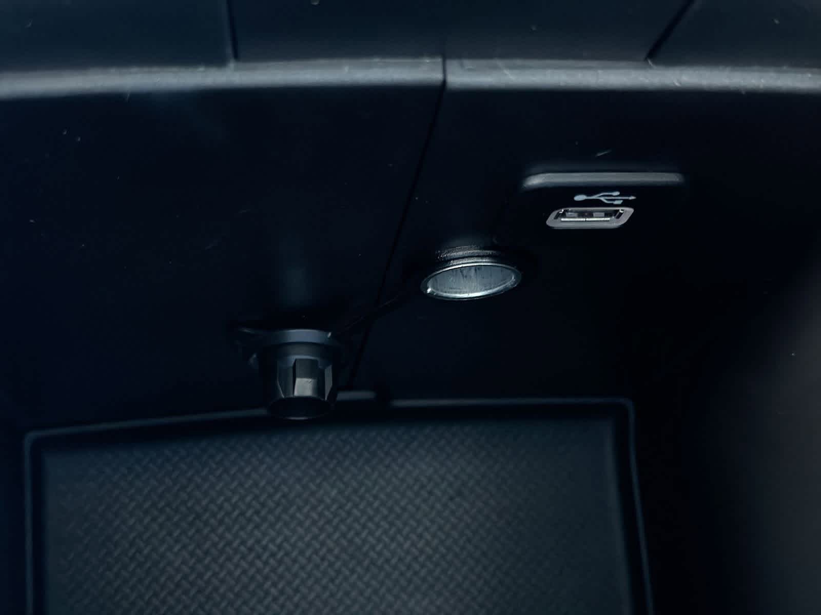 Thumbnail: 2016 Jeep Wrangler - 31