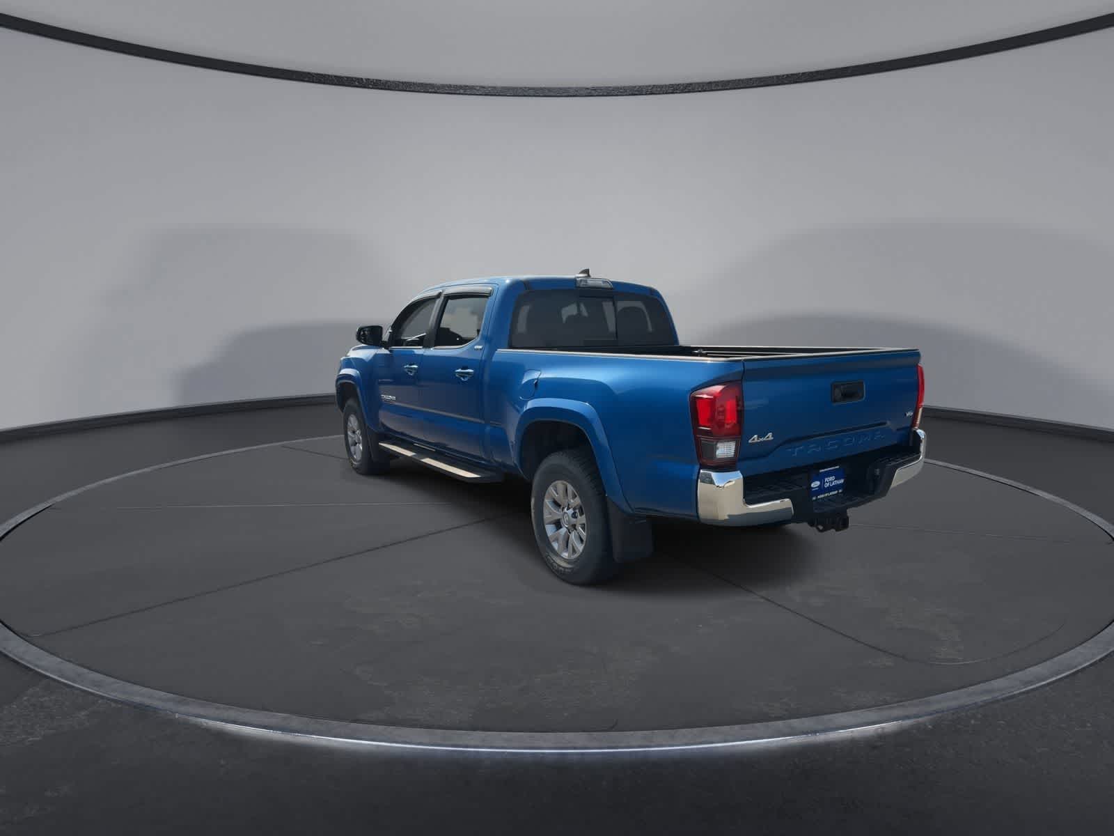 Thumbnail: 2018 Toyota Tacoma - 6