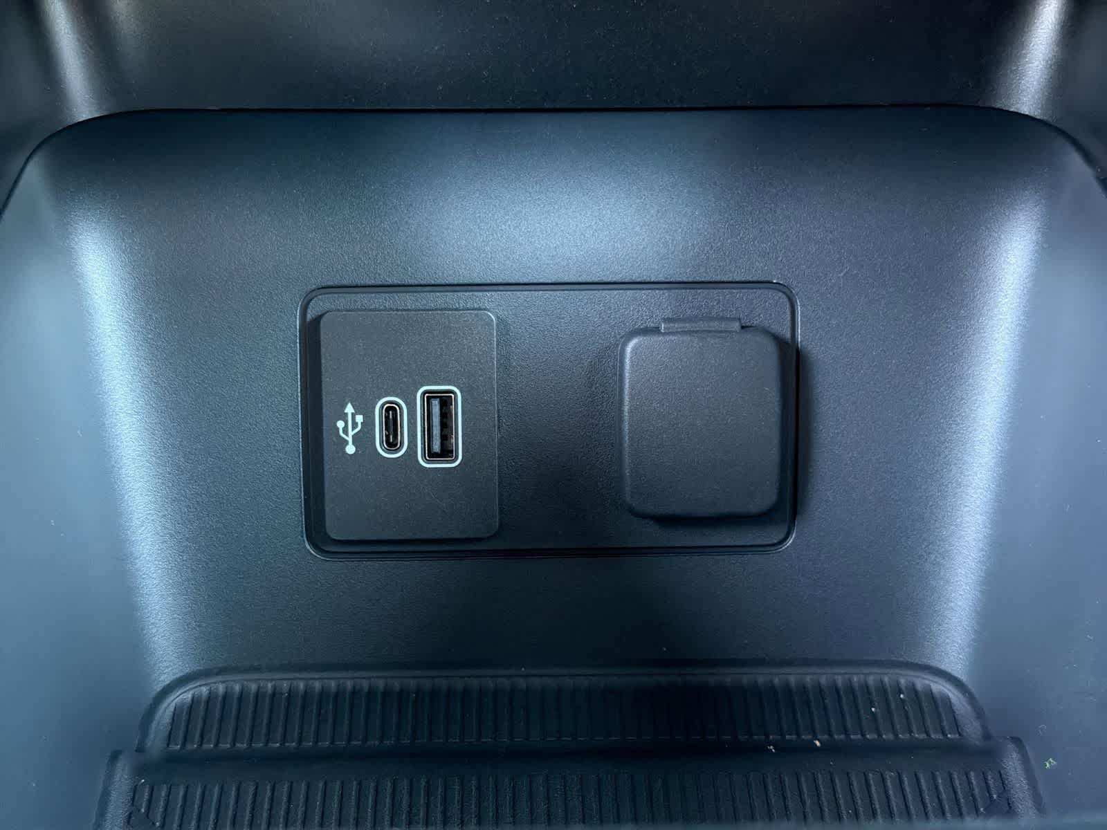 Thumbnail: 2026 Ford Explorer - 32