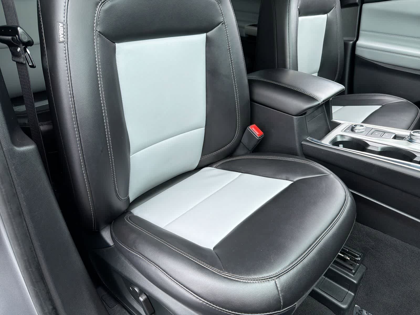 Thumbnail: 2022 Ford Explorer - 22