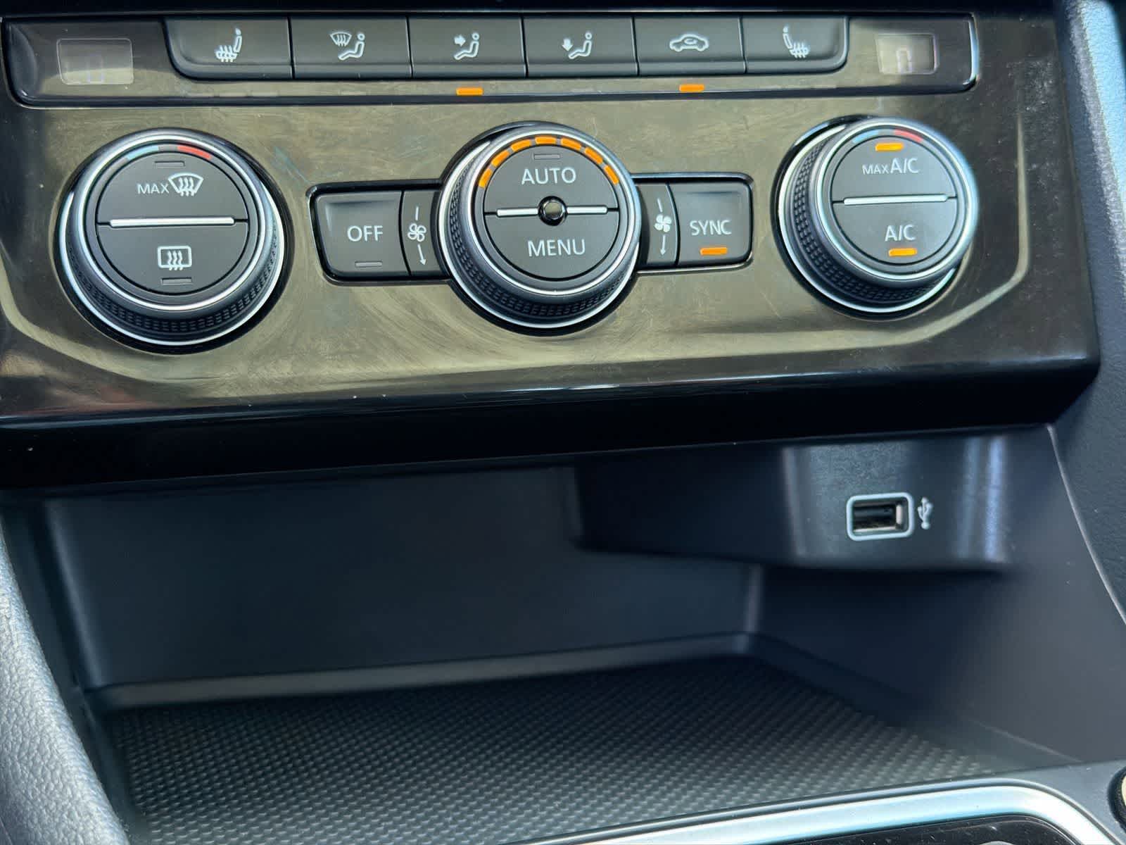 Thumbnail: 2019 Volkswagen Jetta - 32