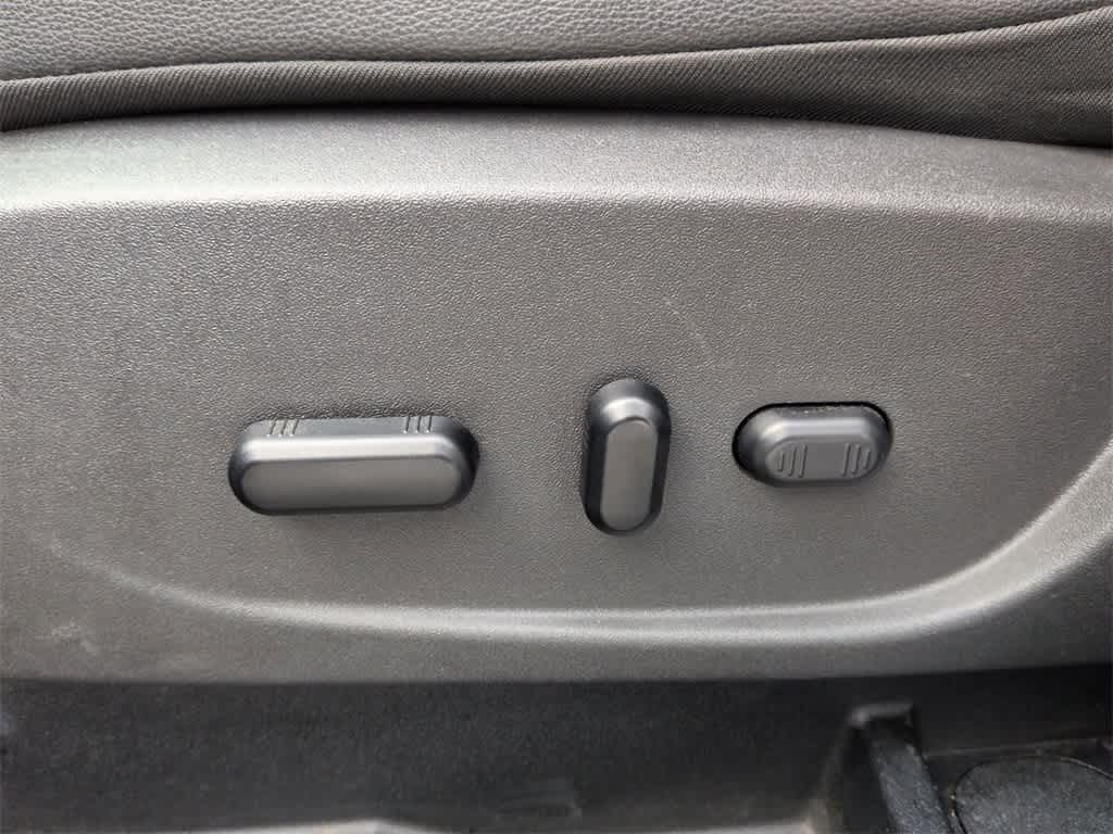 Thumbnail: 2018 Ford Escape - 18