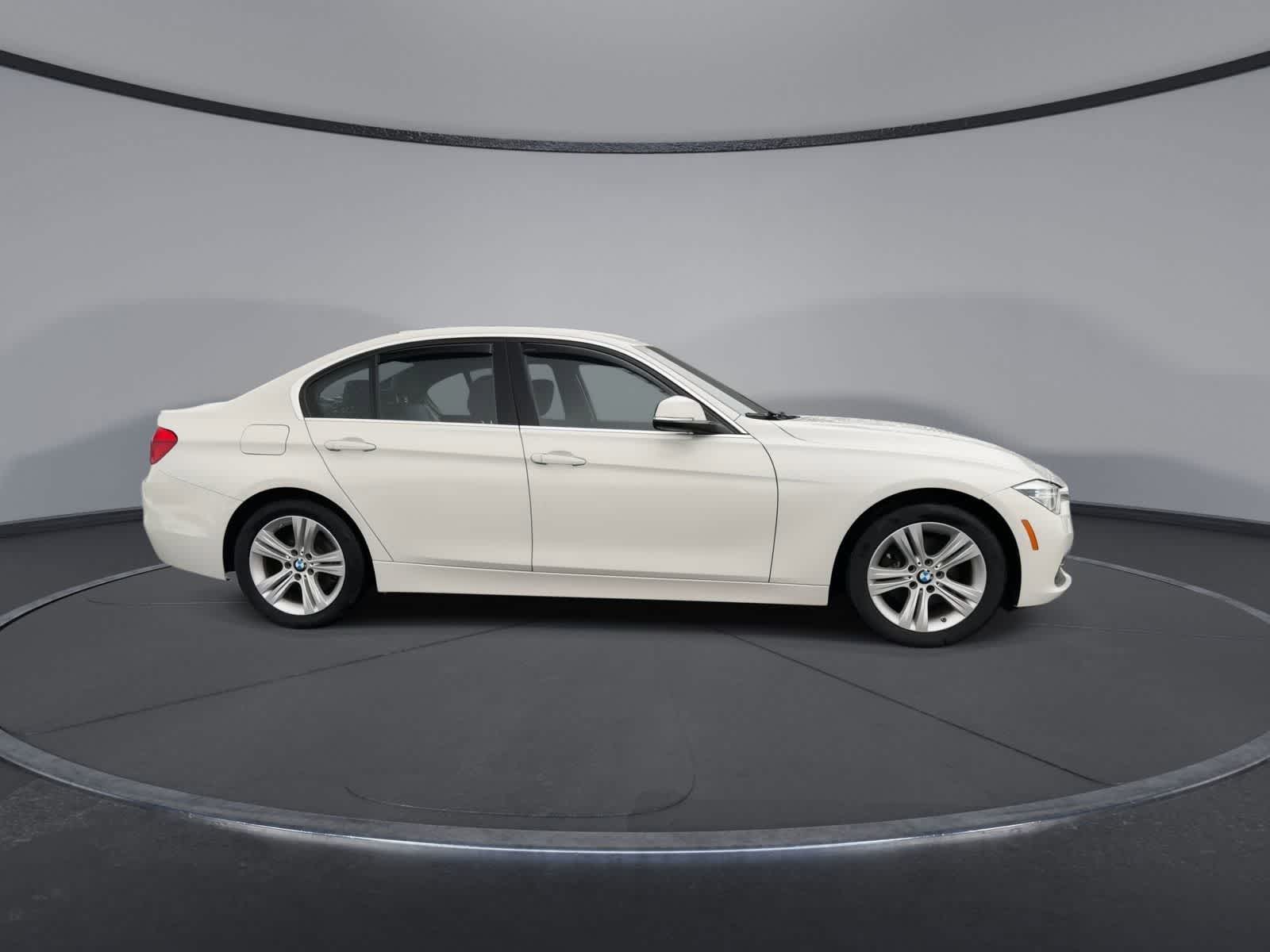 Thumbnail: 2018 BMW 3 Series - 9