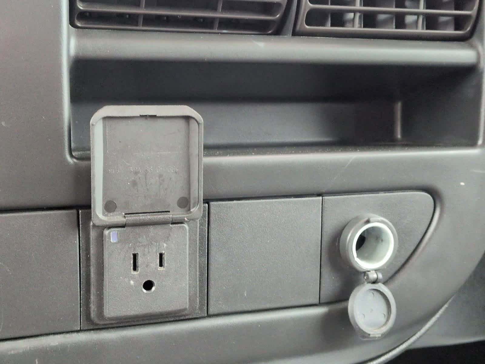 Thumbnail: 2018 GMC Savana - 30