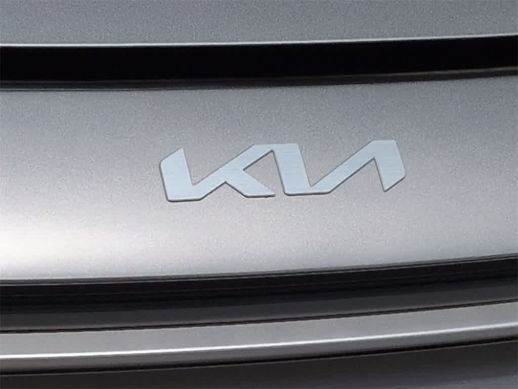Thumbnail: 2023 Kia Niro - 12