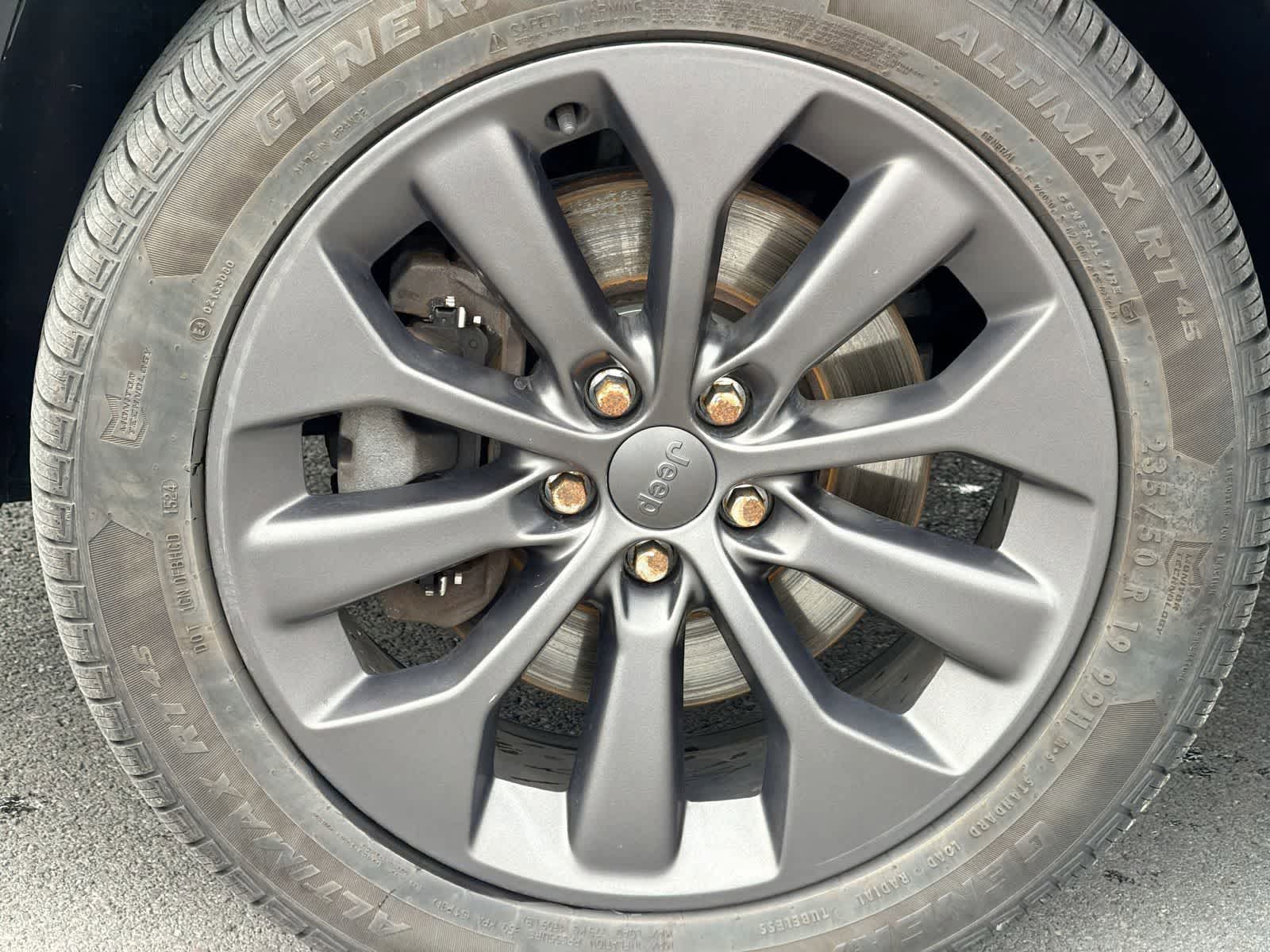 Thumbnail: 2019 Jeep Cherokee - 14