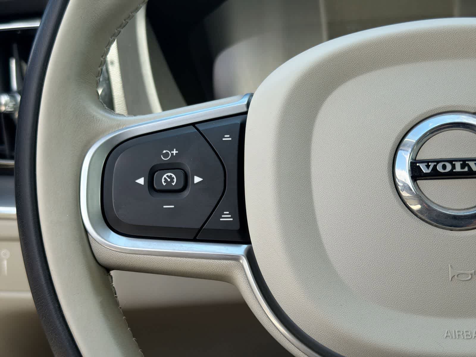Thumbnail: 2021 Volvo XC60 - 25