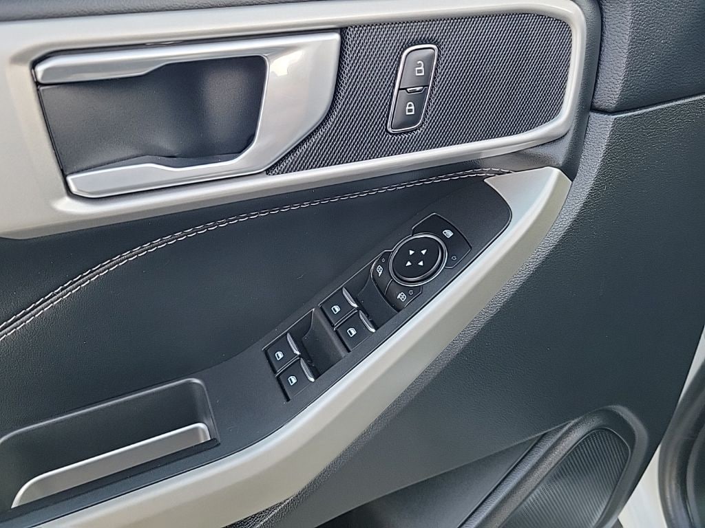 2023 Ford Explorer XLT - Photo 19