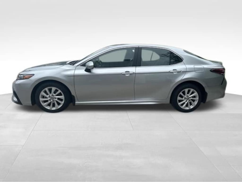 Used 2024 Toyota Camry SE Sedan